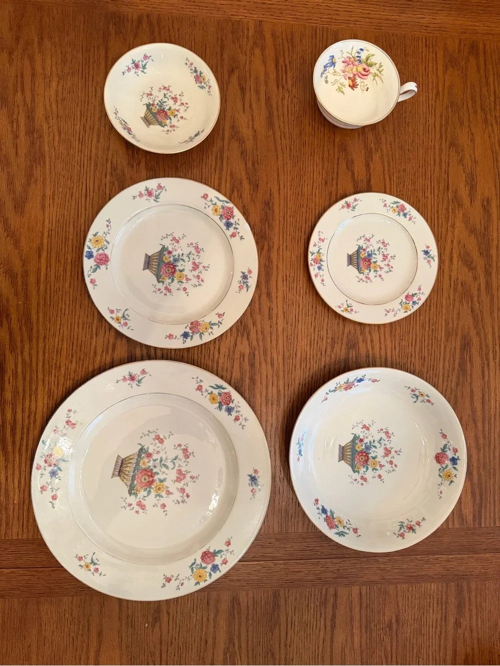 Classic Floral Porcelain Dinnerware Set - Cream with Multicolor Floral Motif